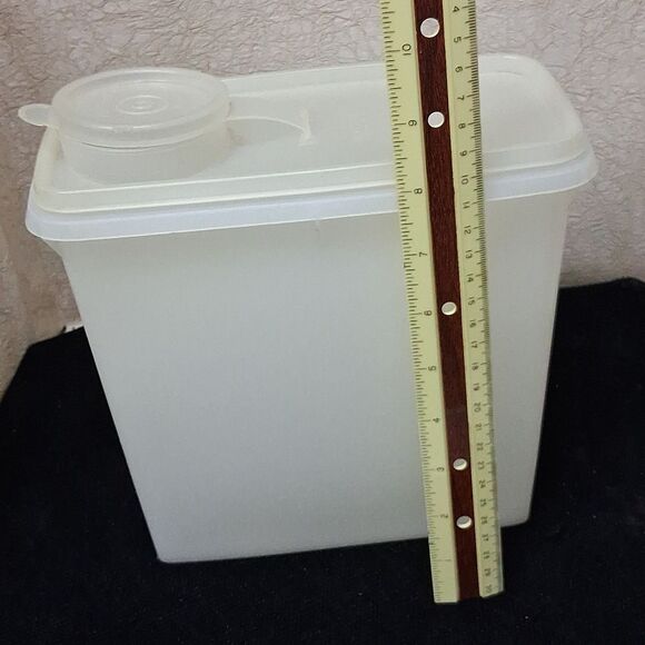 2 Pc Tupperware # 459-4 Cereal Keeper, And #5871-1 Qt. Pitcher - Picture 10 of 13